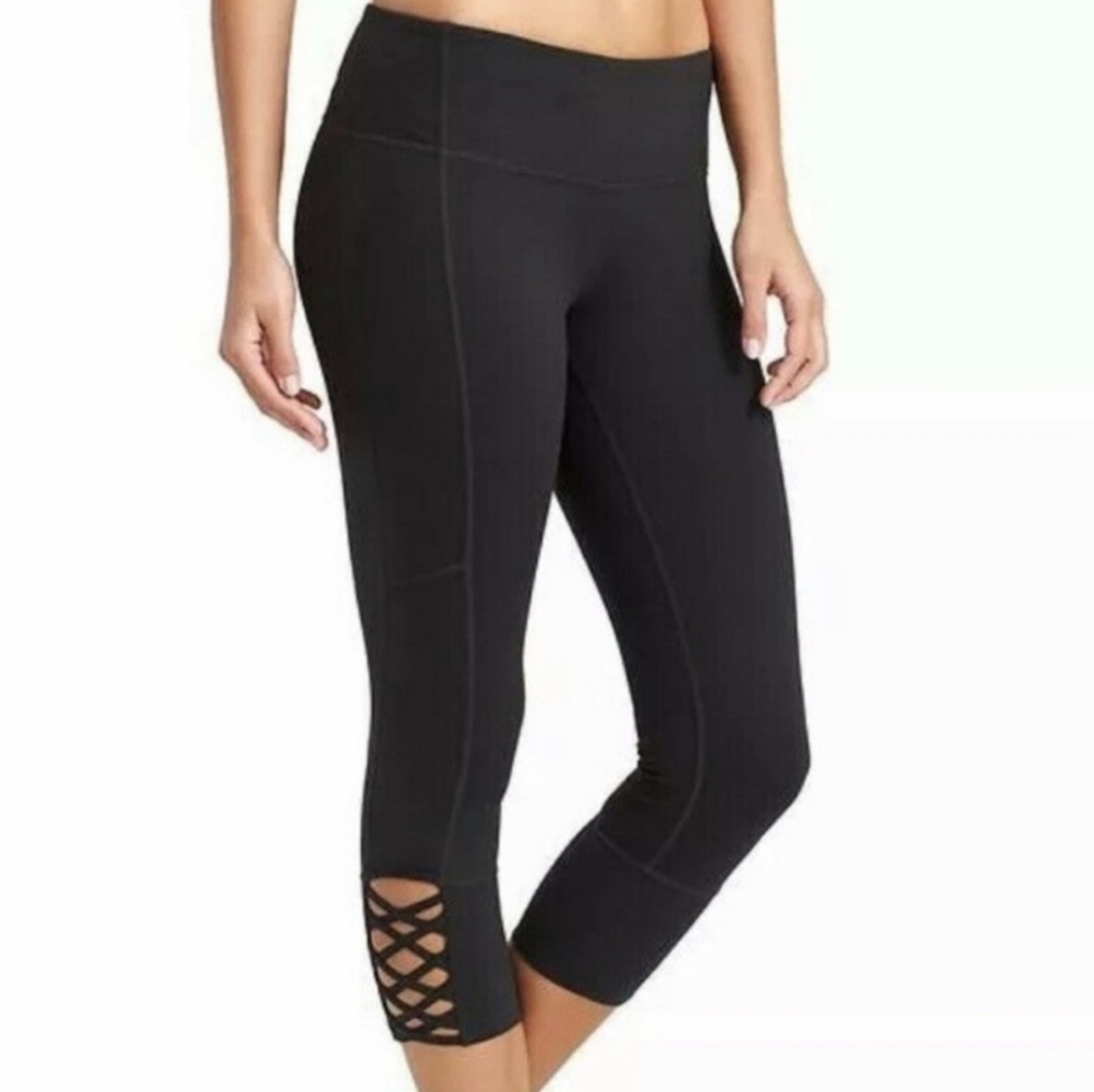 Athleta Solid Black Mind Over Matter Capri Leggin… - image 1